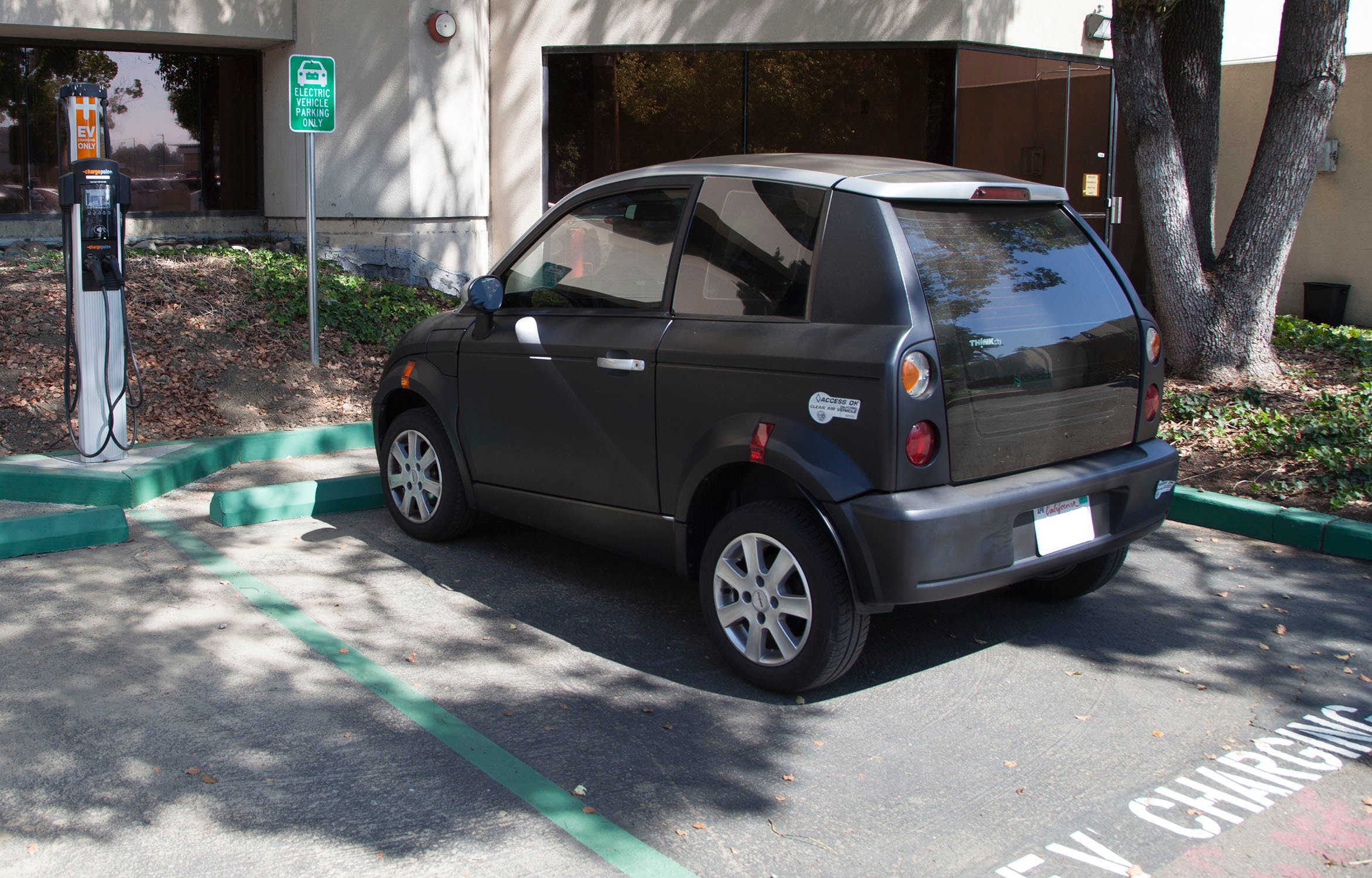 Electric vehicle charging station